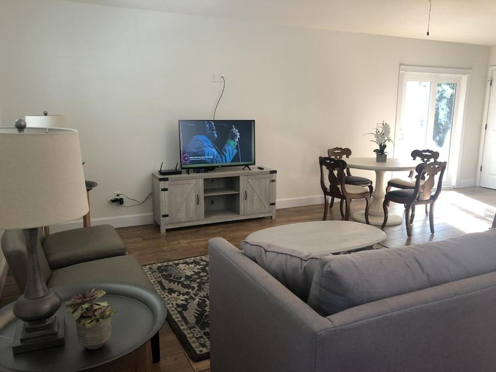Modern, Upscale, And New Blue Bungalow In The Heart Of Downtown St Augustine سانت أوغيستين المظهر الخارجي الصورة